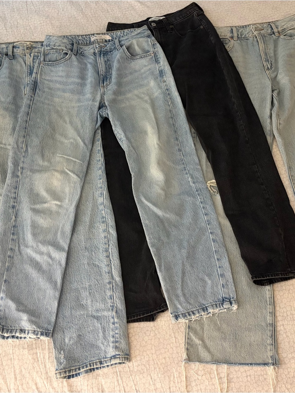 Bundle of 4 pairs of jeans